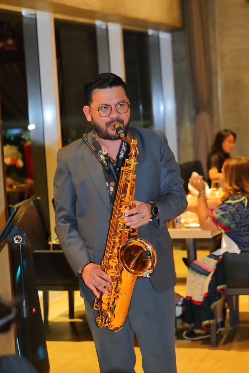 Wine & Masquerade Dinner · 13